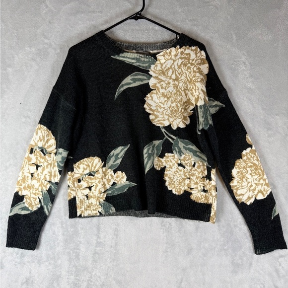 Vince Camuto Sweaters - Vince Camuto Floral Sweater Medium long Sleeve